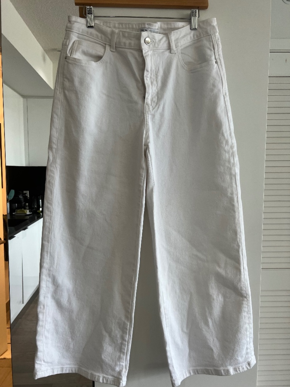 White wide leg capri pants